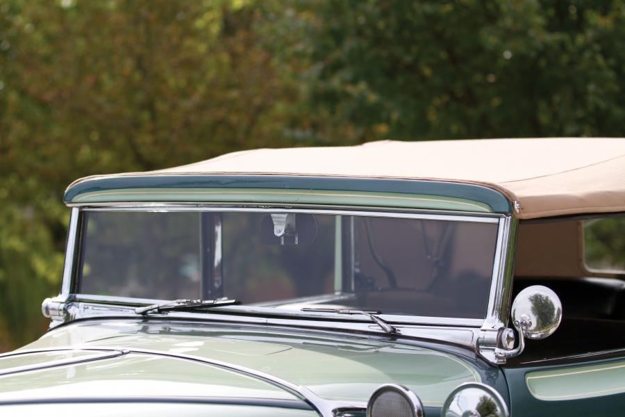Детали экстерьера Auburn 8-105 Salon Dual Ratio Convertible Sedan 1933 года  (фото 10 из 48)